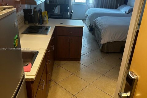 Condominio en alquiler en Sunny Isles Beach, Florida, 33.44 m2 № 2088545 - foto 2