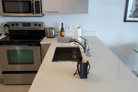 Купить кондоминиум в Майами, Флорида 2 спальни, 97.36м2, № 1934166 - фото 28