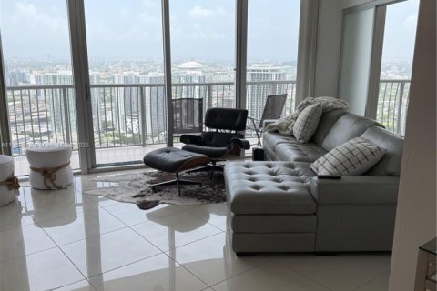 Купить кондоминиум в Майами, Флорида 2 спальни, 97.36м2, № 1934166 - фото 1