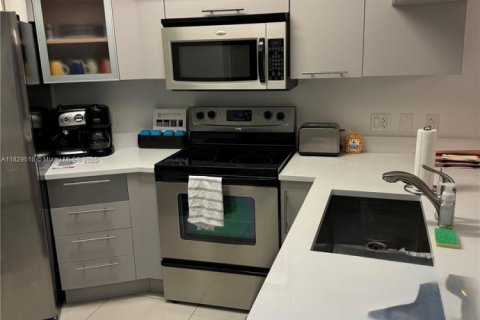 Купить кондоминиум в Майами, Флорида 2 спальни, 97.36м2, № 1934166 - фото 25