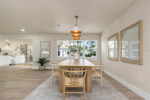 House in Belleair Bluffs, Florida 4 bedrooms, 232.72 sq.m. № 1686978 - photo 12