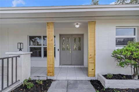 House in Belleair Bluffs, Florida 4 bedrooms, 232.72 sq.m. № 1686978 - photo 3