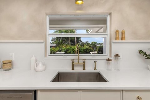 House in Belleair Bluffs, Florida 4 bedrooms, 232.72 sq.m. № 1686978 - photo 26