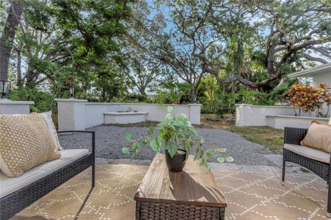 House in Belleair Bluffs, Florida 4 bedrooms, 232.72 sq.m. № 1686978 - photo 8