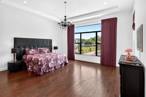 House in Boynton Beach, Florida 4 bedrooms, 307.69 sq.m. № 2190259 - photo 13