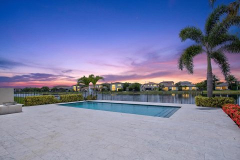 House in Boynton Beach, Florida 4 bedrooms, 307.69 sq.m. № 2190259