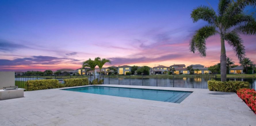 House in Boynton Beach, Florida 4 bedrooms, 307.69 sq.m. № 2190259