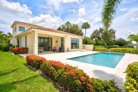 House in Boynton Beach, Florida 4 bedrooms, 307.69 sq.m. № 2190259 - photo 3