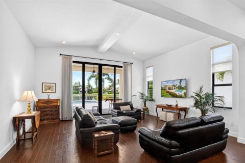 House in Boynton Beach, Florida 4 bedrooms, 307.69 sq.m. № 2190259 - photo 9