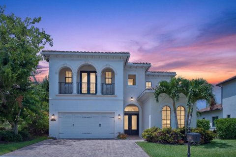 House in Boynton Beach, Florida 4 bedrooms, 307.69 sq.m. № 2190259 - photo 2
