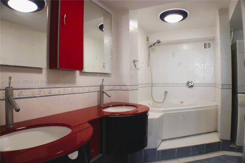 Copropriété à louer à Hallandale Beach, Floride: 2 chambres, 102.19 m2 № 1987730 - photo 11