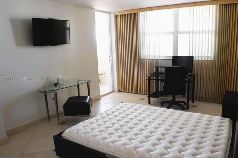 Copropriété à louer à Hallandale Beach, Floride: 2 chambres, 102.19 m2 № 1987730 - photo 10