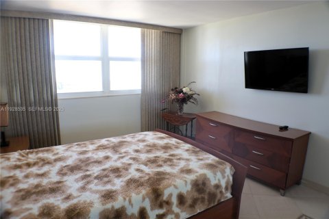 Copropriété à louer à Hallandale Beach, Floride: 2 chambres, 102.19 m2 № 1987730 - photo 19