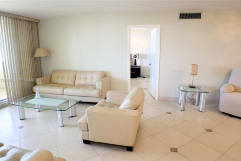 Copropriété à louer à Hallandale Beach, Floride: 2 chambres, 102.19 m2 № 1987730 - photo 6