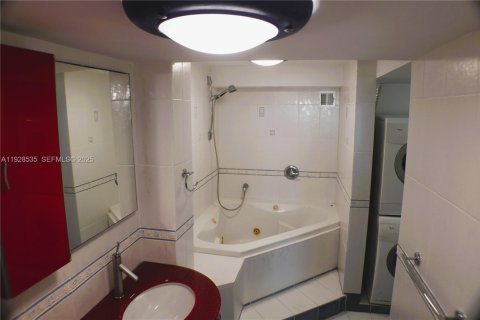 Copropriété à louer à Hallandale Beach, Floride: 2 chambres, 102.19 m2 № 1987730 - photo 12