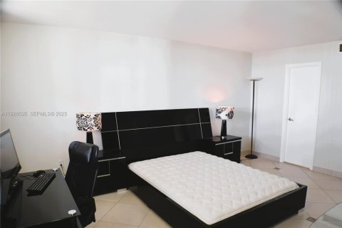 Copropriété à louer à Hallandale Beach, Floride: 2 chambres, 102.19 m2 № 1987730 - photo 9