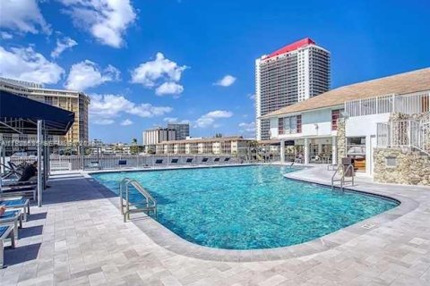 Copropriété à louer à Hallandale Beach, Floride: 2 chambres, 102.19 m2 № 1987730 - photo 26