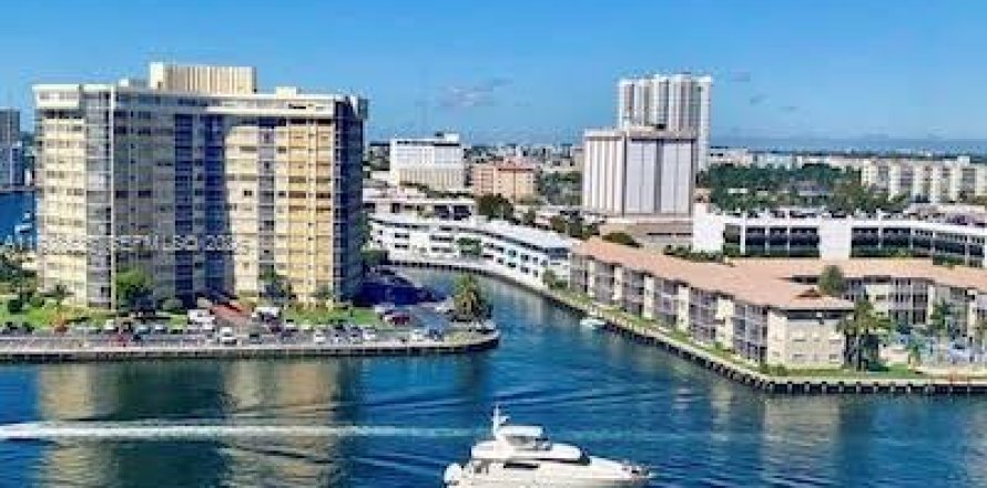 Condo à Hallandale Beach, Floride, 2 chambres № 1987730