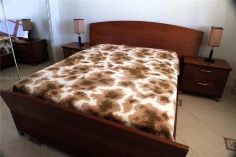 Copropriété à louer à Hallandale Beach, Floride: 2 chambres, 102.19 m2 № 1987730 - photo 17