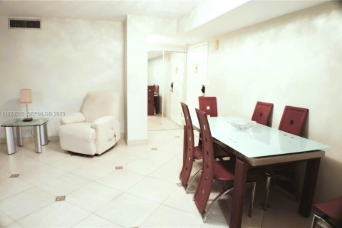 Copropriété à louer à Hallandale Beach, Floride: 2 chambres, 102.19 m2 № 1987730 - photo 23