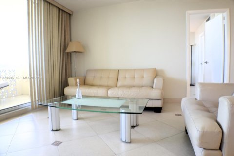 Copropriété à louer à Hallandale Beach, Floride: 2 chambres, 102.19 m2 № 1987730 - photo 5