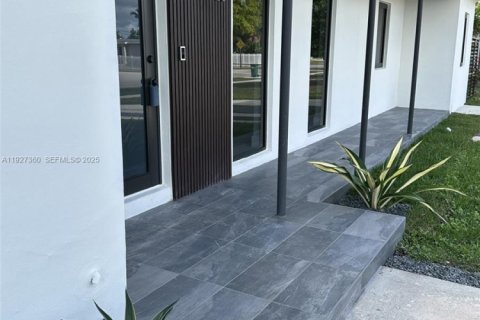 Купить виллу или дом в Майами, Флорида 3 спальни, 119.01м2, № 1986259 - фото 17