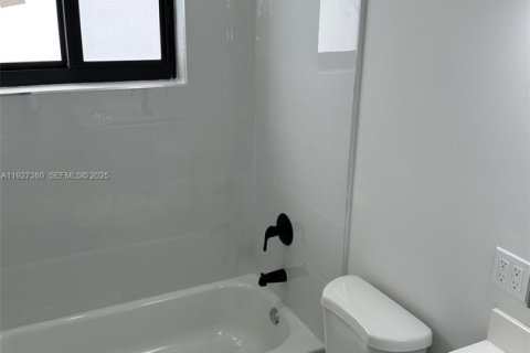 Купить виллу или дом в Майами, Флорида 3 спальни, 119.01м2, № 1986259 - фото 10