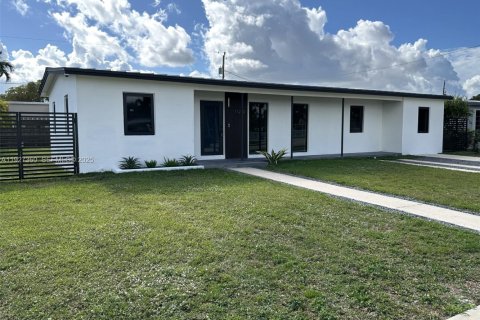 Купить виллу или дом в Майами, Флорида 3 спальни, 119.01м2, № 1986259 - фото 1