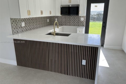 Купить виллу или дом в Майами, Флорида 3 спальни, 119.01м2, № 1986259 - фото 3