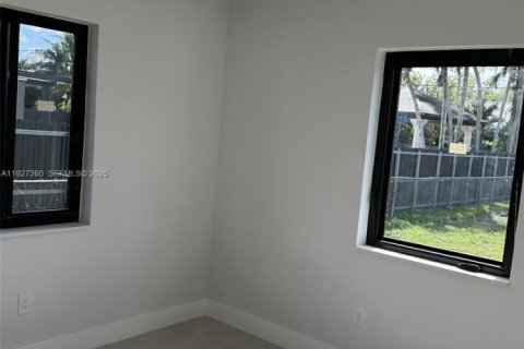 Купить виллу или дом в Майами, Флорида 3 спальни, 119.01м2, № 1986259 - фото 9