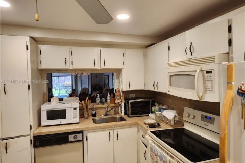 Купить кондоминиум в Пемброк-Пайнс, Флорида 2 спальни, 79.15м2, № 1975848 - фото 4