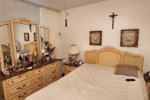 Купить кондоминиум в Пемброк-Пайнс, Флорида 2 спальни, 79.15м2, № 1975848 - фото 5