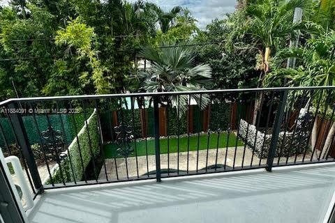 Adosado en alquiler en Fort Lauderdale, Florida, 3 dormitorios, 200.85 m2 № 1941187 - foto 18
