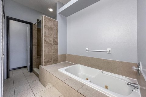 Townhouse in Davenport, Florida 3 bedrooms, 139.35 sq.m. № 2229167 - photo 11