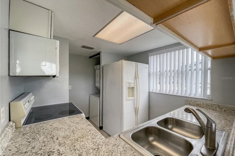 Townhouse in Davenport, Florida 3 bedrooms, 139.35 sq.m. № 2229167 - photo 4