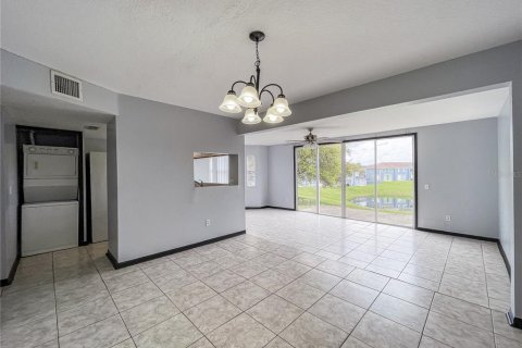 Townhouse in Davenport, Florida 3 bedrooms, 139.35 sq.m. № 2229167 - photo 2