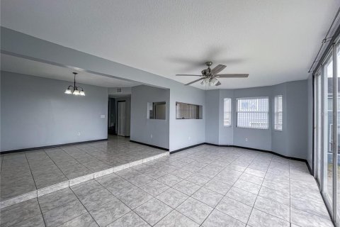 Townhouse in Davenport, Florida 3 bedrooms, 139.35 sq.m. № 2229167 - photo 3