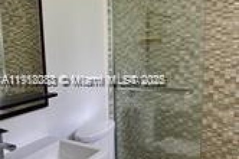 Снять в аренду таунхаус в Хомстед, Флорида 3 спальни, 114.64м2, № 1972662 - фото 8