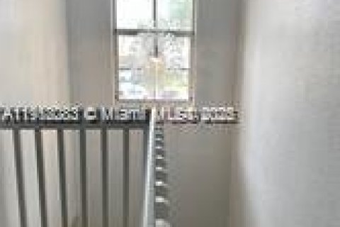 Снять в аренду таунхаус в Хомстед, Флорида 3 спальни, 114.64м2, № 1972662 - фото 12