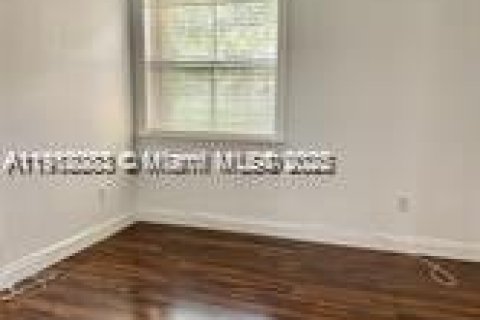 Снять в аренду таунхаус в Хомстед, Флорида 3 спальни, 114.64м2, № 1972662 - фото 7