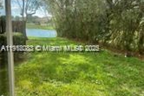 Снять в аренду таунхаус в Хомстед, Флорида 3 спальни, 114.64м2, № 1972662 - фото 16