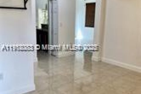 Снять в аренду таунхаус в Хомстед, Флорида 3 спальни, 114.64м2, № 1972662 - фото 20