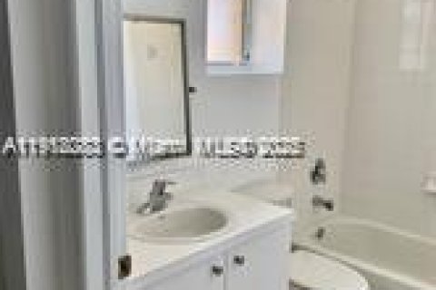 Снять в аренду таунхаус в Хомстед, Флорида 3 спальни, 114.64м2, № 1972662 - фото 6