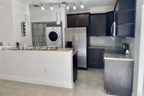 Снять в аренду таунхаус в Хомстед, Флорида 3 спальни, 114.64м2, № 1972662 - фото 17