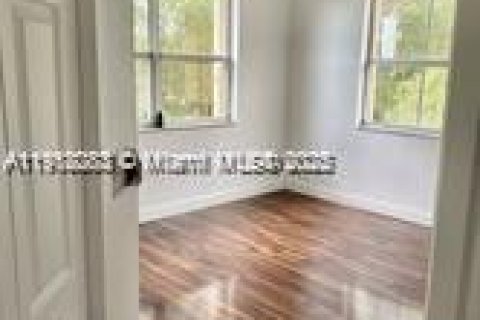 Снять в аренду таунхаус в Хомстед, Флорида 3 спальни, 114.64м2, № 1972662 - фото 11