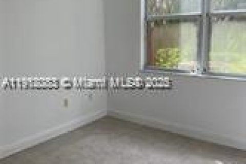 Снять в аренду таунхаус в Хомстед, Флорида 3 спальни, 114.64м2, № 1972662 - фото 14