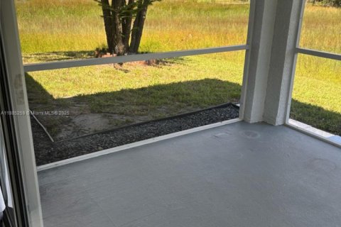 House in Lehigh Acres, Florida 3 bedrooms № 1933158 - photo 24