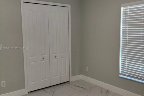 House in Lehigh Acres, Florida 3 bedrooms № 1933158 - photo 12