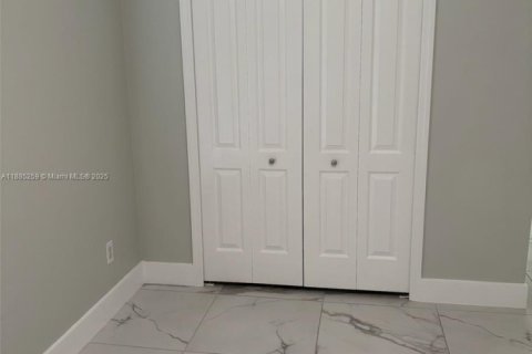 House in Lehigh Acres, Florida 3 bedrooms № 1933158 - photo 17