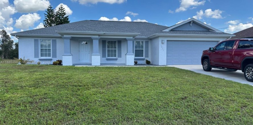 House in Lehigh Acres, Florida 3 bedrooms № 1933158